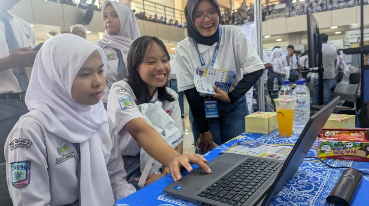 Polines Kenalkan Dunia Vokasi ke Ribuan Pelajar Lewat Vocatech Edufair 2026