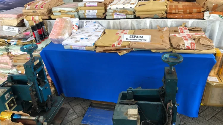 Bea Cukai Bongkar Praktek Produksi dan Distribusi Cukai Ilegal