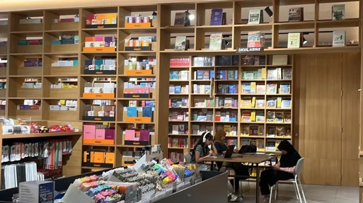 Baca Senyap, saat Ratusan Orang Memilih Hening untuk Merayakan Literasi