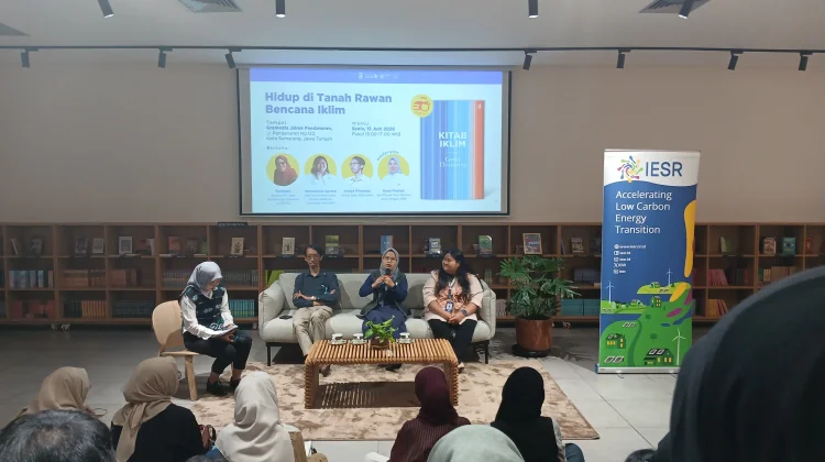 Ruang Baca Semarang Ajak Publik Bahas Krisis Iklim lewat Buku 'Kitab Iklim'