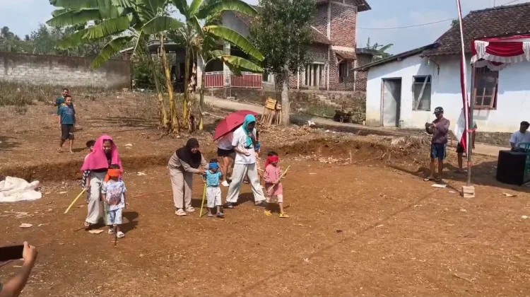 Warga Dusun Karangguli Semarakkan HUT Ke-81 RI dengan Lomba Ketangkasan