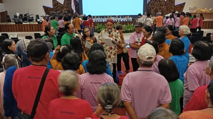 Saat Lansia Kembali Jadi Anak-Anak dalam Dolanan Bareng Temu Raya Adiyuswa