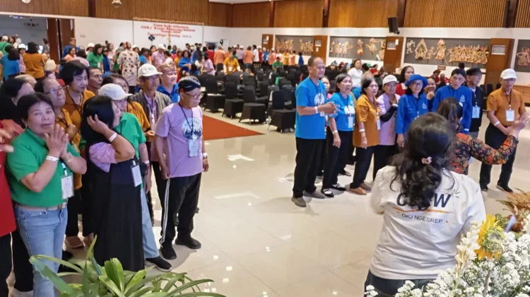 Saat Lansia Kembali Jadi Anak-Anak dalam Dolanan Bareng Temu Raya Adiyuswa