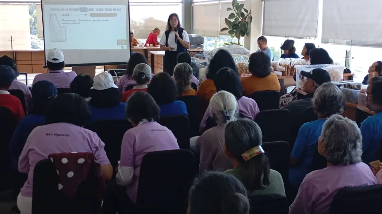 Saat Lansia Kembali Jadi Anak-Anak dalam Dolanan Bareng Temu Raya Adiyuswa