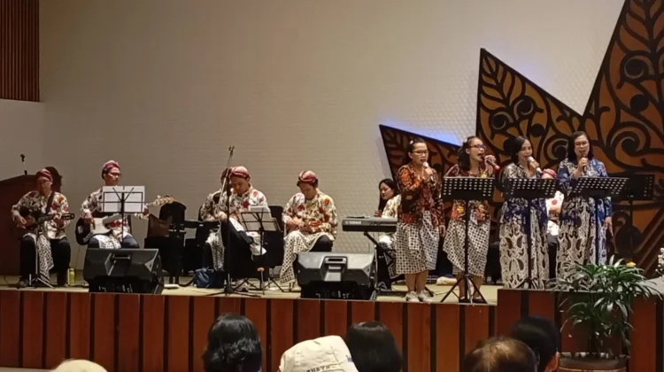 Saat Lansia Kembali Jadi Anak-Anak dalam Dolanan Bareng Temu Raya Adiyuswa