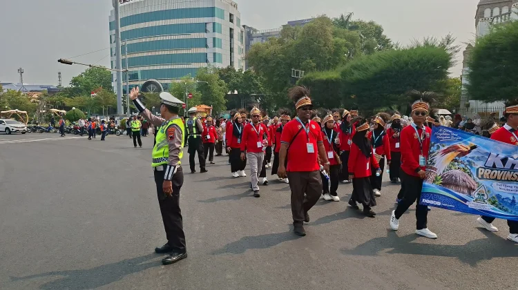 Kawal Pawai MTQN, Satlantas Polrestabes Semarang Alihkan Arus Secara Situasional