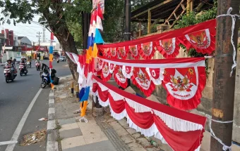 Menjelang HUT ke-81 RI, Penjual Bendera Marak di Jalan Protokol Semarang