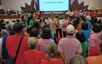 Saat Lansia Kembali Jadi Anak-Anak dalam Dolanan Bareng Temu Raya Adiyuswa