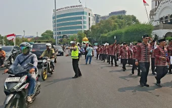 Kawal Pawai MTQN, Satlantas Polrestabes Semarang Alihkan Arus Secara Situasional
