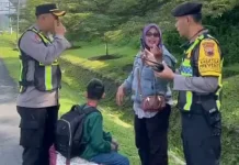 Kebingungan di Tol Semarang-Solo, Pemudik Asal Bekasi Diselamatkan Polisi