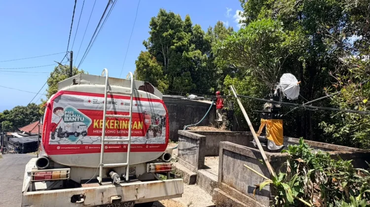 Kemarau Panjang, PMI Buleleng Salurkan 285 Ribu Liter Air Bersih
