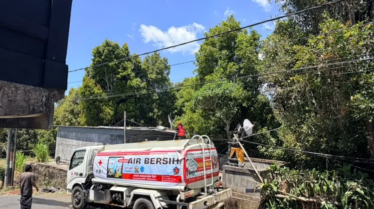 Kemarau Panjang, PMI Buleleng Salurkan 285 Ribu Liter Air Bersih