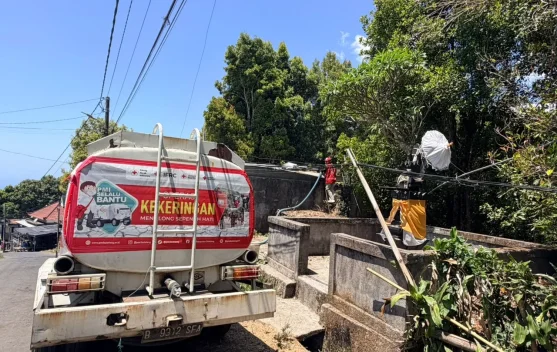 Kemarau Panjang, PMI Buleleng Salurkan 285 Ribu Liter Air Bersih