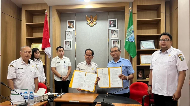 Pemkab Sintang dan RRI Sintang Kerjasama Program Siaran Bupati Menyapa