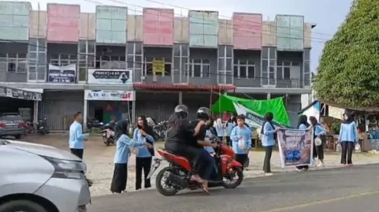 SMP 3 Sintang Berbagi Takjil