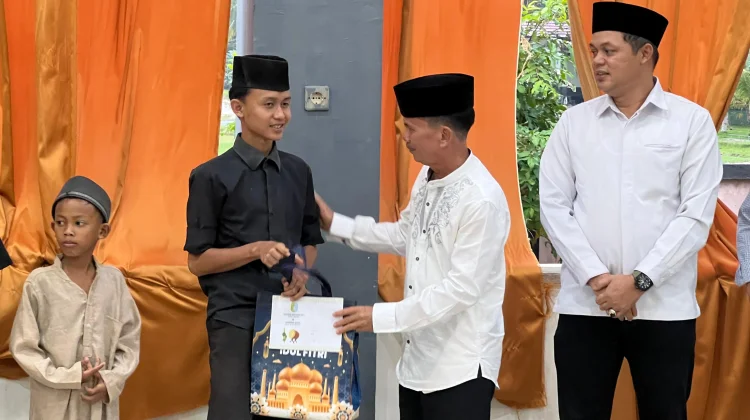 Pemkab Sintang Berbagi Kebahagiaan Ramadhan dengan Anak Yatim Piatu