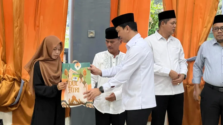 Pemkab Sintang Berbagi Kebahagiaan Ramadhan dengan Anak Yatim Piatu