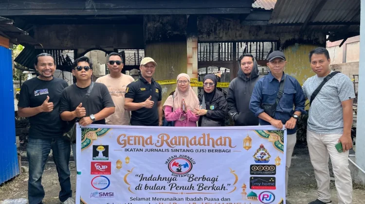 Ikatan Jurnalis Sintang Salurkan Bantuan untuk Warga