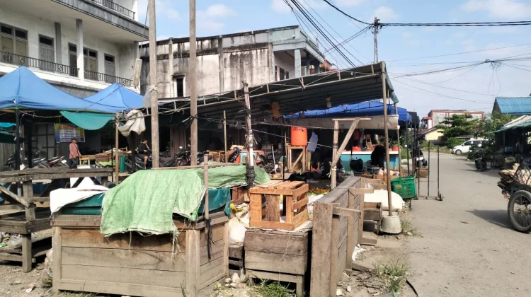 Rayakan Idul Fitri Pedagang Pasar Masuka Sintang Masih Sepi