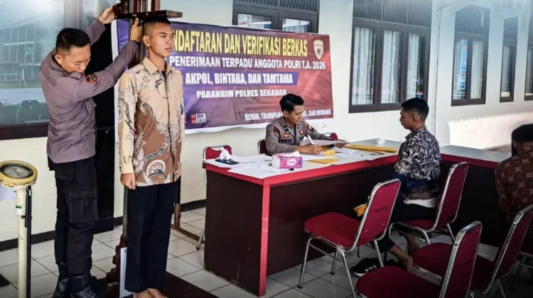 Para Peserta Mendaftar Penerimaan Anggota Polri di Mapolres Sekadau