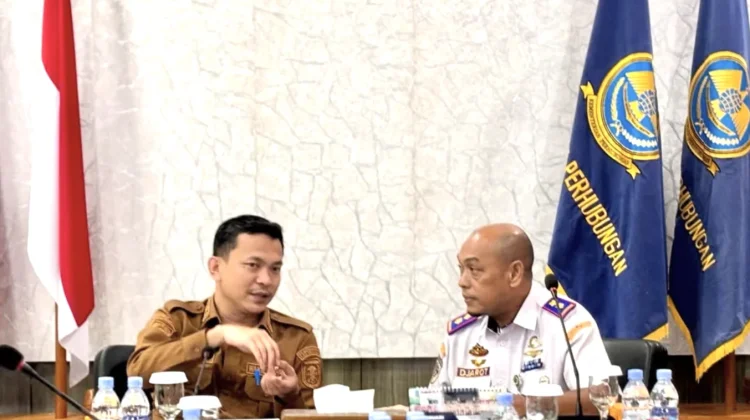 Wabup Sintang Tinjau Bandara Tebelian, Hibah Lahan Pengembangan