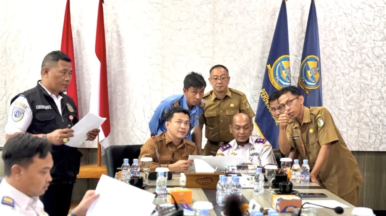 Wabup Sintang Tinjau Bandara Tebelian, Hibah Lahan Pengembangan