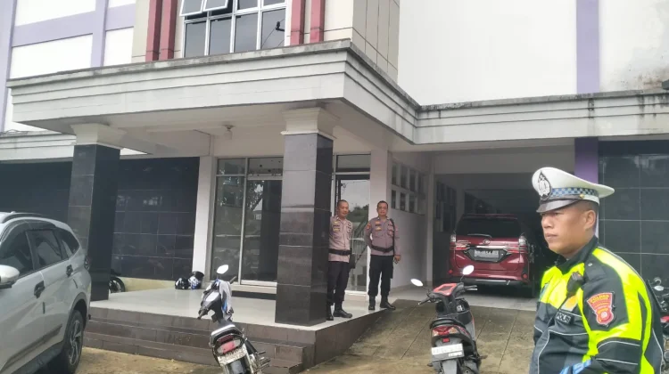 Polres Sintang Lakukan Pengamanan Ibadah Paskah di Sintang