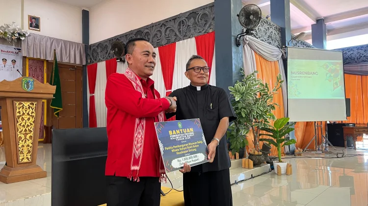 Wisata Rohani Bukit Kelam Sintang Terima Bantuan 1 Miliar dari Pemprov KalBar