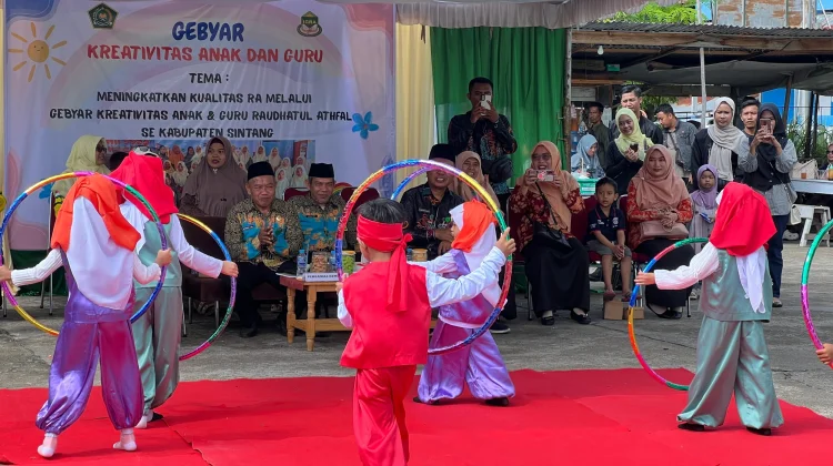Tari Kreasi Anak dalam Gebyar Kreativitas Anak  Raudhatul Athfal Sintang