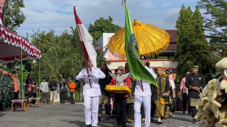 Duplikat Burung Garuda pada Upacara HUT Sintang ke-664