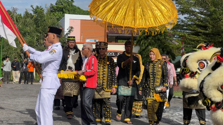 Duplikat Burung Garuda pada Upacara HUT Sintang ke-664