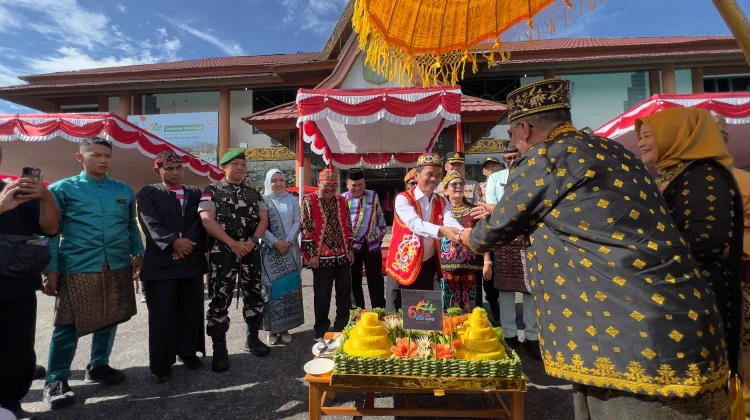 Pemotongan Tumpeng Hari Jadi Sintang ke-664