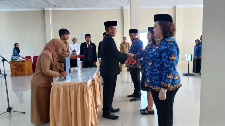 BKPSDM Sintang Serahkan SK Bupati kepada PPPK Sintang