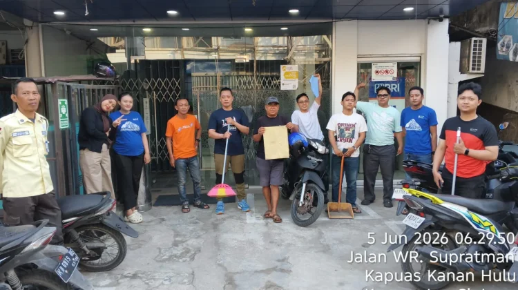 Dukungan BRI Sintang untuk Gerakan Jumat Bersih
