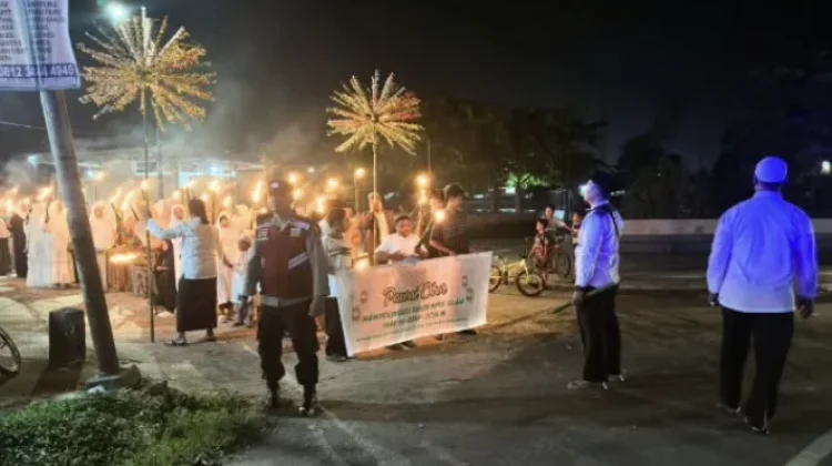 Polsek Putussibau Utara Melakukan Pengamanan Pawai Obor