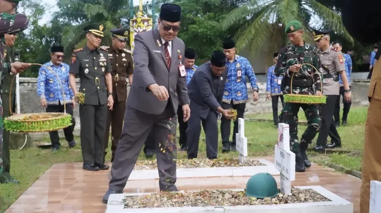 Apel Ziarah Peringatan Hari Berkabung Daerah Provinsi KalBar di Kapuas Hulu