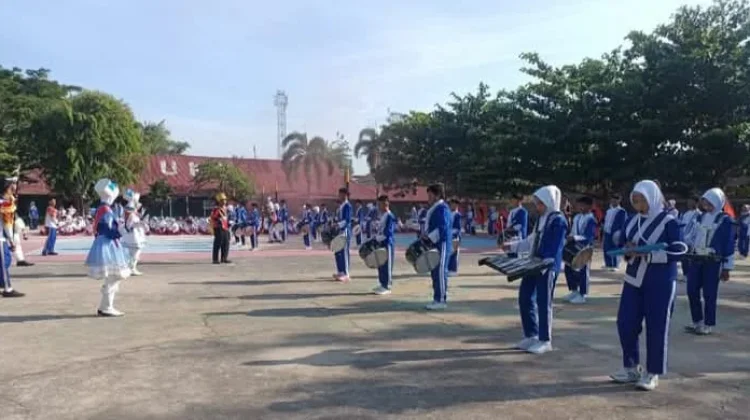 Drumband Gita Bahana Dara Suti MTs Negeri 1 Sintang Semarakkan Pembukaan MATAMUDA