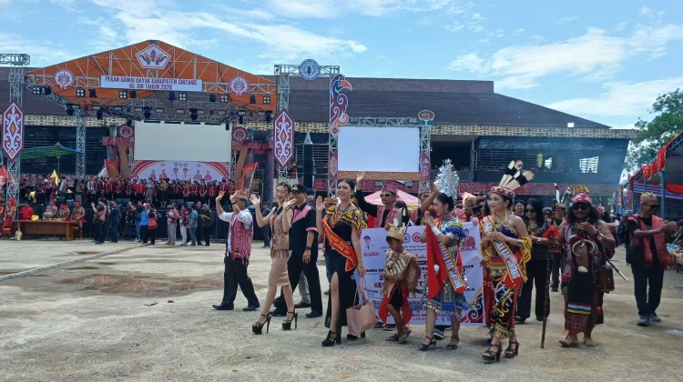 Masyarakat Tempunak Antusias Ramaikan Pekan Gawai Dayak Sintang 2026
