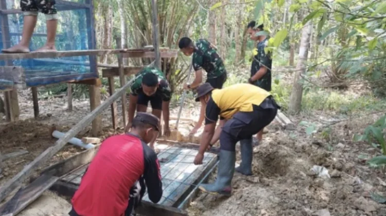 Polsek Embaloh Hulu Dukung Pembangunanan Fasilitas Air Bersih Program TMMD