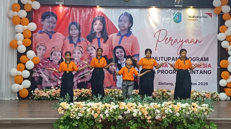 Penampilan Tarian Anak Sungai Buluh Meriahkan Penutupan Program WVI di Sintang