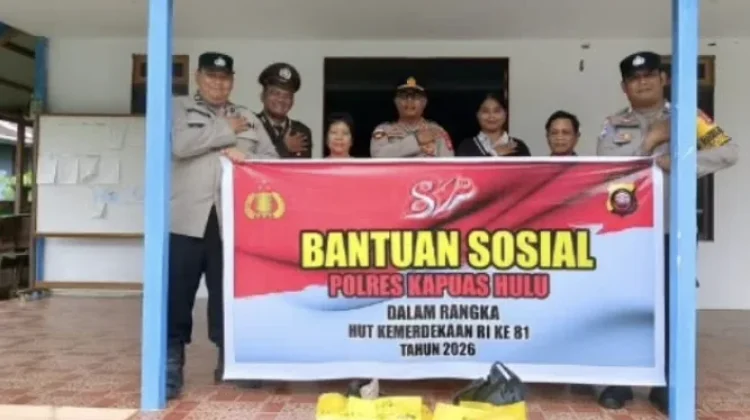 Polsek Putussibau Utara Salurkan Bansos untuk Rumah Ibadah dan Warga