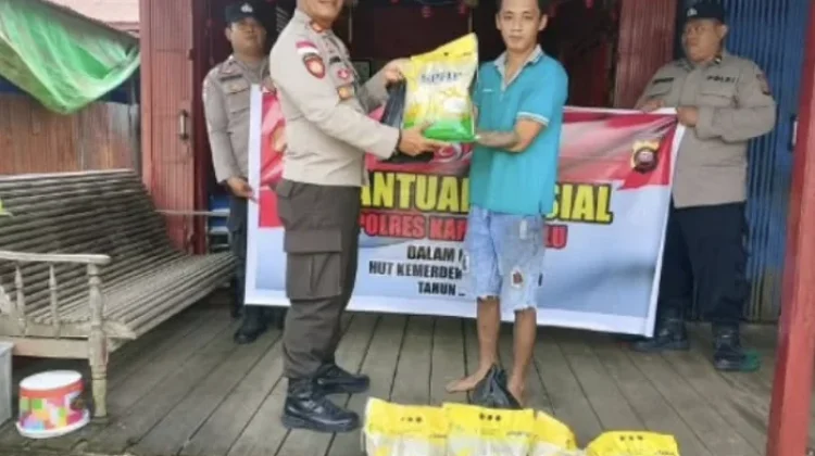 Polsek Putussibau Utara Salurkan Bansos untuk Rumah Ibadah dan Warga