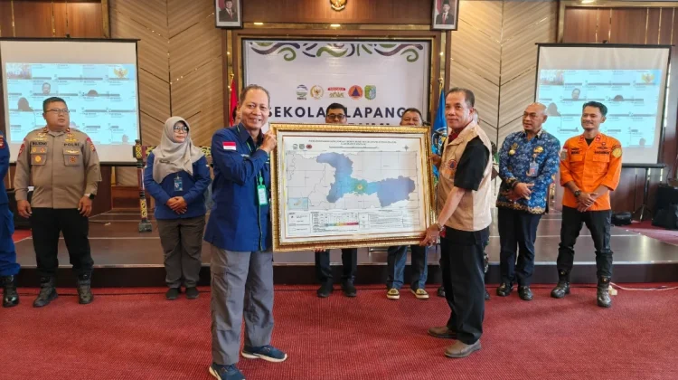 BMKG Serahkan Peta Kebencanaan ke BPBD Sintang