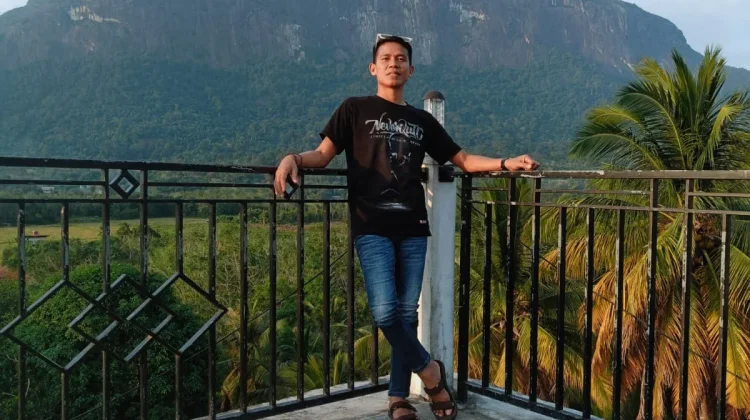 Bukit Raksasa Kelam adalah Batu Monolit Terbesar di Dunia