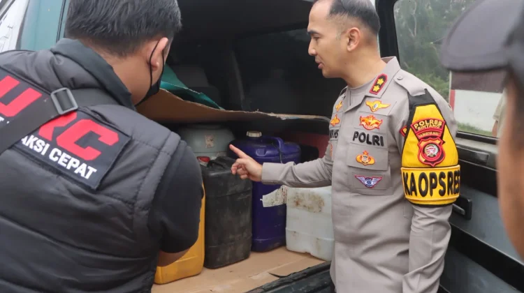 Polisi Temukan Mobil Tangki Siluman Antre di SPBU