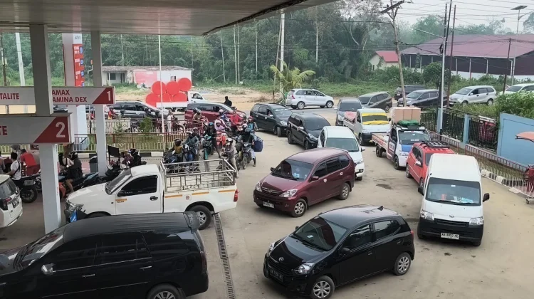 Polisi Temukan Mobil Tangki Siluman Antre di SPBU