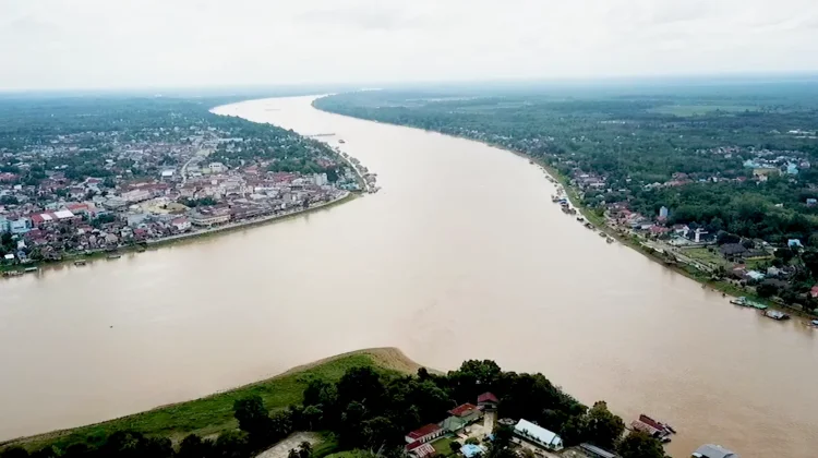 Saka Tiga Sintang antara Sungai, Sejarah, dan Kehidupan