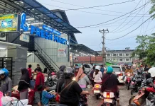 Menjelang Imlek dan Ramadan Warga  Kunjungi Pasar Masuka