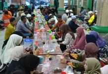 Masjid Al-Amin Sintang Adakan Buka Puasa Bersama Jamaah