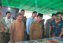 Bupati Sintang Tinjau Kantin Ramadan Masjid Al Amin